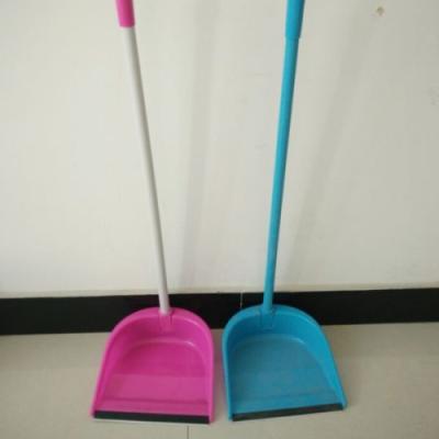 China Eco-friendly Sweep Dustpan Suit PP+ Iron Pipe Garbage Bucket Fashionable Dustpan Dustpan Environmental Clean Suit for sale