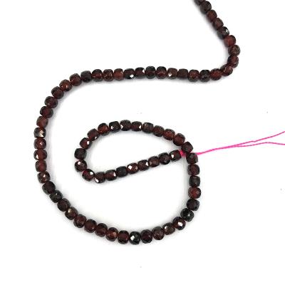 China Fashionable Professional Cube Garnet Beads Bracelets Natural Stone In Workmanship 4mm for sale