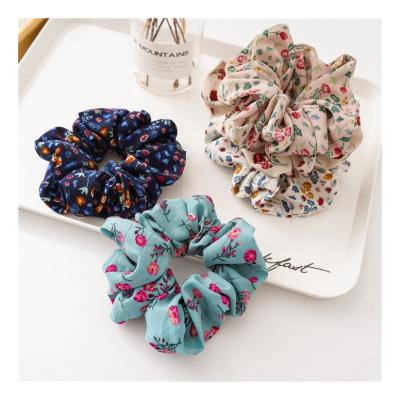 China 2021 Custom Wholesale High Quality Soft Bandana Tag Hair Scunchies Hair Scrunchies for sale