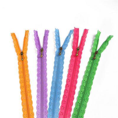 China Low Price 3# Hot Sale 8cm 10cm Zipper 12cm Nylon Invisible Tape Eco-friendly Corked Lace/Pen-end for sale