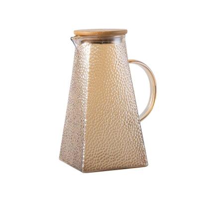 China Stria Viable Malleolar Square Design Fashion Water Cooling Bottom Glass Jug With Handle And Bamboo Cover for sale