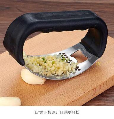 China Stainless Steel Sustainable Garlic Press Manual Garlic Meat Grinder Cutting Garlic Tools Curve Fruit Vegetable Tools Kitchen Instruments for sale