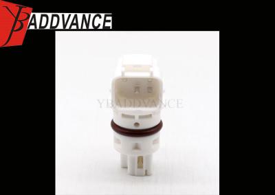 China Conector branco elétrico da qualidade superior 4 Pin Male Fuel Pump Harness para Nissan à venda