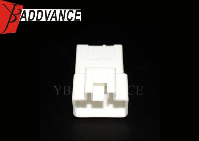 China 7282-3030 Automotive Electrical Connectors Tab Width 8.0 312mm White Male 3 Hole Connectors Housing for sale