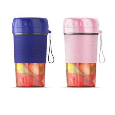 China Mini Portable Kitchen Travel Usb Refillable Easy Handling Juice Cup Extractor Dispenser Blender Fruit Maker for sale