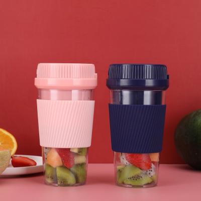 China Portable Low Noise Car Usb Rechargeable Juicer Blender for Shakes and Smoothies for sale