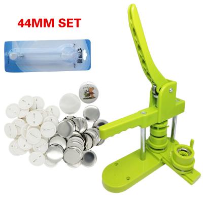 China Cheap Hotels Price Promotion Manual 44mm DIY Badge Maker Button Making Machine With 100pcs Button Badge Accessory for sale