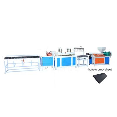 China Plastic Sheet Luggage Sheet PE Honeycomb Suitcase Board Polyethylene Soft Extruder Machine for sale