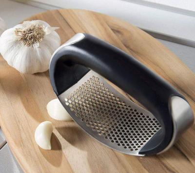 China Viable European and American high-grade kitchen fruit and vegetable tools garlic and ginger press for sale