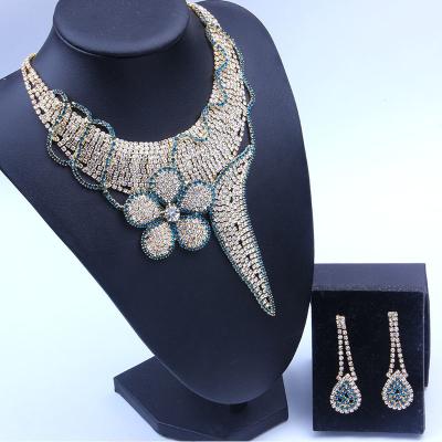 China 2020 Fashion Vintage Environmental Friendly Jewelry Set Full Diamonds Necklace Earrings Jewelry Set For Bridal for sale