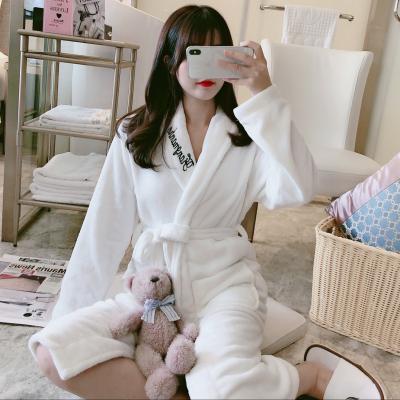 China Soft Coral Fleece Pajama Luxury Bridal Sleepwear Women's Flannel Sleepwear Long Robe Breathable Bathrobe Hotel Robes for sale