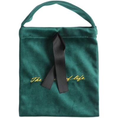 China 100% Eco-friendly Embroidered Velet Bag Wedding Candy Bag Portable Dark Green and Roses for sale