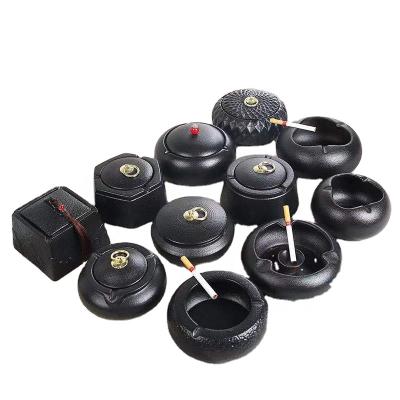 China Good Quality Eco-friendly Customized Most Popular Ceramic Ashtray With Lid for sale