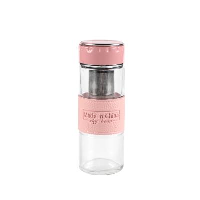 China Qinge 400ml High Viable Borosilicate Transparent Glass Water Bottle With Leatherette Sleeve for sale