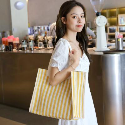 China Fashion Durable Wholesale Luxury Polyester New Arrival Striped Handbag Tote Shopping Bag for sale