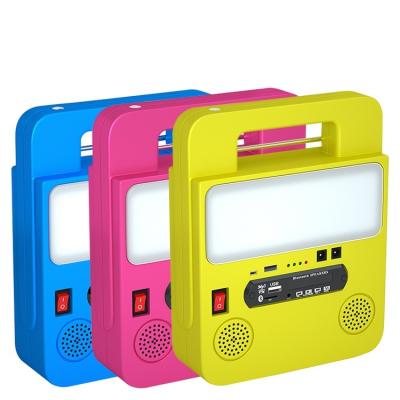 中国 New Design Outdoor Camping Emergency FM MP3 Player Speaker Solar Portable Radio Light 販売のため