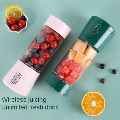 China Wholesale Mini Car Blender Rechargeable Electric Juicer Mini Beauty Blender Juicer for sale