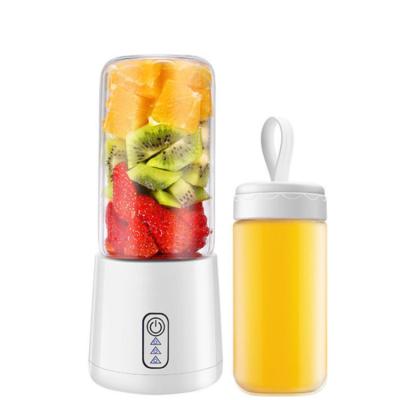 China Car Personal Size Mini Sport Battery Powered Blender Travel Milkshake Smoothie Squeezer Mini Portable JuicPortable Rechargeable Juicer for sale