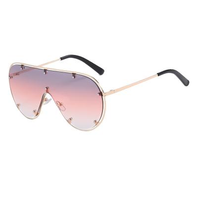 China New fashion sunglasses GGMN8021 fashion round oversized rivet sunglasses women 2021 for sale