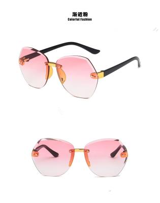 China Cute Girls Sun Eyewear Trendy Fashion Sunglasses Children Shading Lovely Jelly Candy Colors Kids Sunglasses for sale