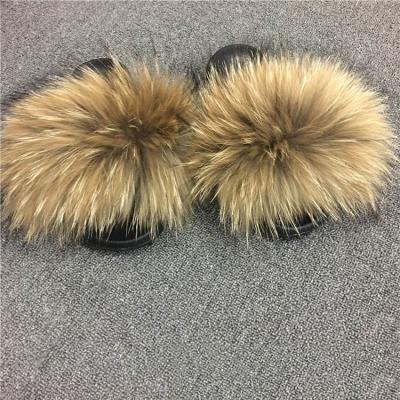 China Anti-odor fashion wholesale lady fur slippers fluffy raccoon fur slides for sale