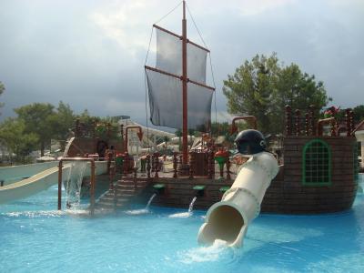 China Pirate Ship Water Playground Equipment White Water Slides For Water Park for sale