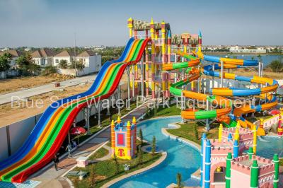 Chine Le Cambodge glissière de parc aquatique de Palyground de l'eau de glissière d'eau de fibre de verre de famille de 15 000 m2 à vendre