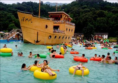 China Piscina al aire libre de las ondas de la resaca de la piscina artificial de la onda para el parque del agua en venta