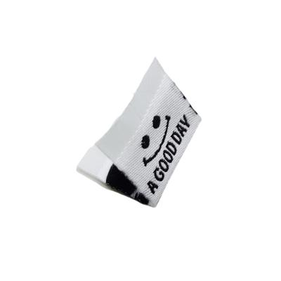 China Sustainable Center Fold End Fold Customized T Shirt Cuffs Labels Garment Woven Labels for sale