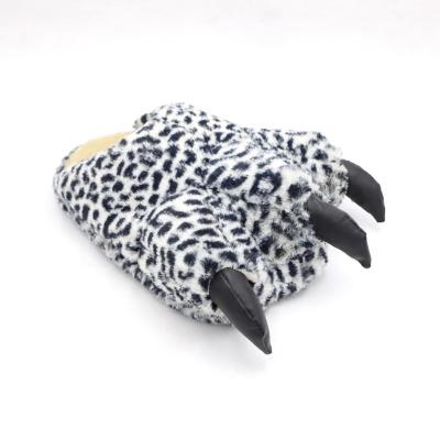 China Lightweight Women Shape Leopard Animal Paw Velvet Warm Winter Toy Indoor Slippers for sale