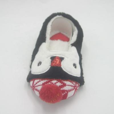 China Funny Velvet Penguin Design Cotton Velvet Winter Knitted Animal Indoor Dancing Shoes for sale