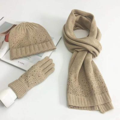 China 2022 COMMON Fashion Wholesale Woman Winter Hat Scarf Warm Knitted Beanies Set for sale