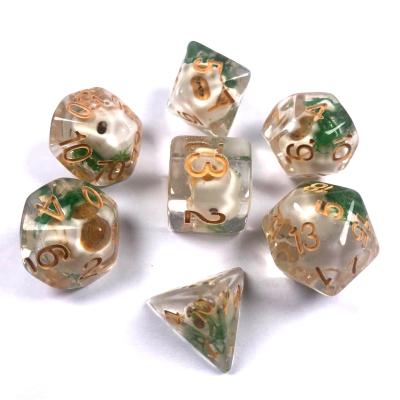 China Luxury The Latest Hot New Product Resin Polyhedral Dies With Seaweed Skull Dice Game Set for sale