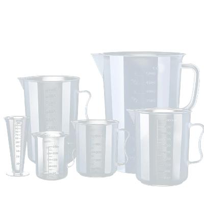 China Clear PP Sustainable Plastic Cup Plastic Graduated Measuring Cup for sale