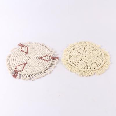 China Sustainable Handmade Cotton Macrame Coasters , Non Slip Heat Resistant Table Mats With Macrame Tassel for sale