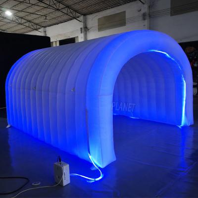 Chine Tente de tunnel gonflable géant personnalisée avec lumière LED à vendre