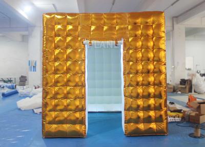 China Gouden Opblaasbare Fotocabine Goedgekeurd Deurence van 2,5 X 2,5 X 2,5 M Twee Te koop