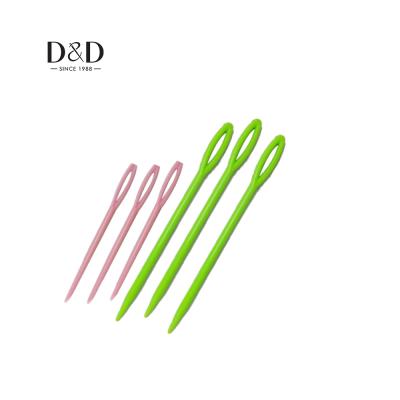 China Convenient Plastic Hand Sewing Thread Darning Needles For DIY Basics Craft Embroidery en venta