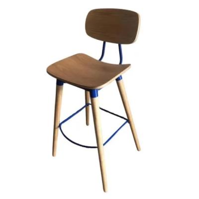 China Modern Wood Color Wood Frame Modern Oak Vintage Furniture Bar Bar Stool High Chair With Metal Step for sale