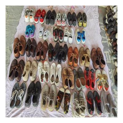 China Light used shoes in balls flops sandals slippers shoes summer beach kids occasion shoes children mix mixed size for sale