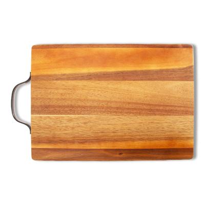 China Sustainable Size Natural Customized Wood Cutting Board With Metal Handle Acacia Chopper for sale