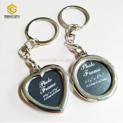 China Keepsake Gifts Promotion Heart Apple Shape Mini Photo Frame Keychain Metal Insert Picture Frame Keychain Couples Base Key Chain Gift For Gifts for sale