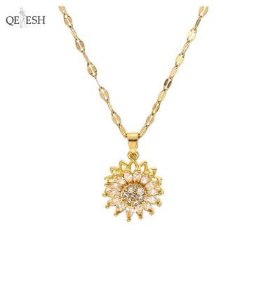 China Qetesh New Product Sustainable Daisy Necklaces Double Rotatable Sunflower Sunflower Gold Plated Stainless Steel Crystal Pendant Necklaces for sale