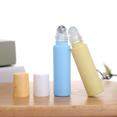 China Customized Portable Glass Ball Bottle 10ml Essence Roller Bottle Cosmetic Essential Oil Bottle With Steel Ball for sale