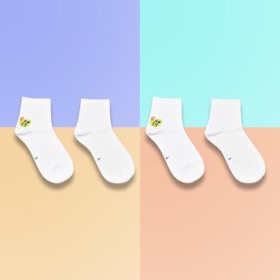 China QUICK-DRY White Women's Fashion Student Girls' Tube Socks Solid Color Medium Socks Wholesale for sale