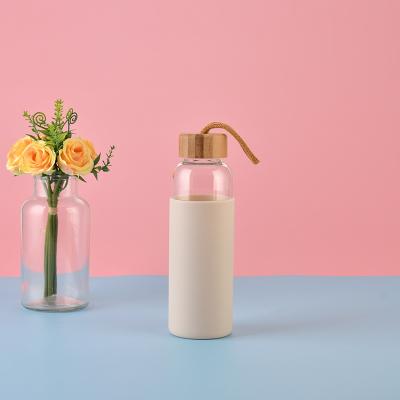 China Minimalist 500ml Glass Water Bottle Borosilicate Sleeve Lid Safe Bpa Free With Protective Silicone Applicable For Boiling Water for sale