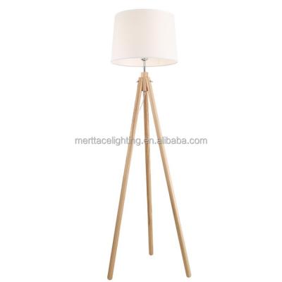 China Vintage Design Decorative Modern Natural Wood Stylish Tripod Integrated Halogen Floor Lamp For Stand for sale