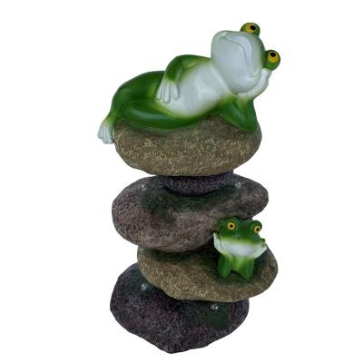 China Garden Polyresin Decoration Frogs Lying On Stone Led Solar Light Garden Lights Outdoor for sale