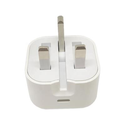 China Mobile Phone CE FCC ROHS UK Plug 18W Type-C UK Standard Folding Feet Wall Charger For Phone for sale