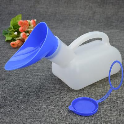 China Modern puddle proof thick plastic urine cups. Pee Bottle for seniors, travel and camping for sale